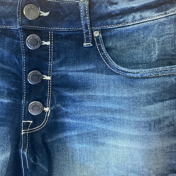 Brody Shortie Jean Short - Picture 4 of 6